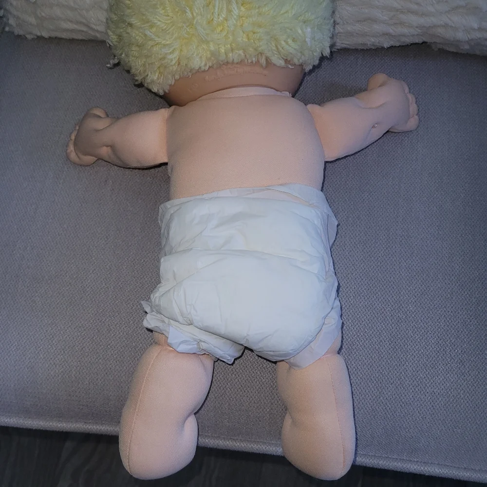 CABBAGE PATCH KIDS Blonde Baby Doll with Diaper - Picture 4 of 12